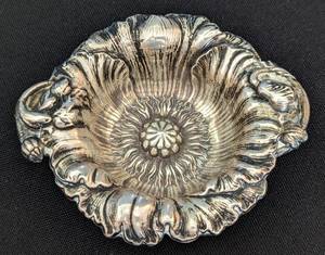 lot 369 image: Reed and Barton Floral Sterling Silver Nut Dish