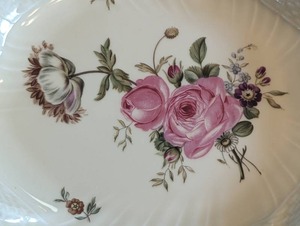 lot 381 image: Royal Copenhagen Porcelain Leaf Dish
