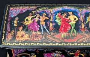 lot 386 image: Ardleigh Elliot & Sons Painted Porcelain Nutcracker Music Box