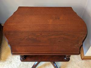 lot 388 image: Vintage Mahogany Side Table