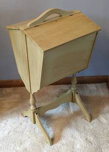 lot 391 image: Petite Vintage Wood Sewing Cabinet