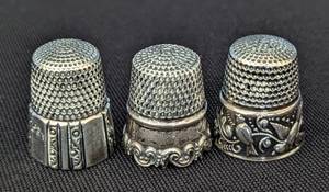 lot 392 image: Vintage Stork Scissors and Sterling Silver Thimbles