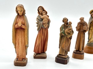 lot 425 image: Five Vintage Hand Carved Religious Figurines
