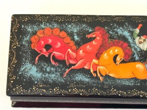 lot 414 image: Vintage Hand Painted Russian Lacquer Box