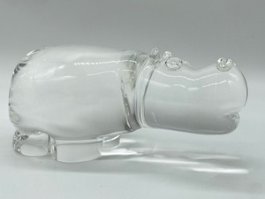 lot 134 image: Stueben Crystal Hippopotamus Figurine