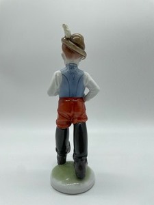 lot 103 image: Herend Hungary Hand Painted Porcelain Tom Thumb Figurine
