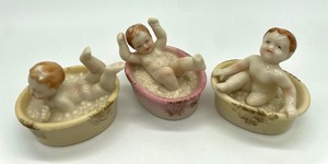 lot 111 image: Three Vintage Adorable Ardalt Porcelain Baby in Bubble Bath Bathtub Figurines