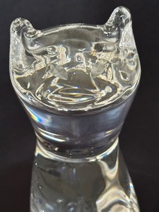 lot 3 image: Steuben 19th Century Slinky Cat Crystal Figurine
