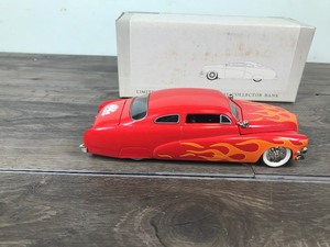 lot 16 image: Spec Cast 1949 Mercury Custom Street Rod 125 scale die cast coin bank