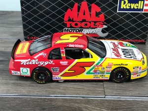 lot 22 image: 1997 Nascar Mac Tools Motor Sports  Revell Terry Labonte #5 Monte Carlo  Kellogs Corn Flakes 124 scale die cast stock car