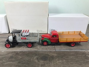 lot 95 image: The National Motor Museum Mint 2 Vehicle Collection - 1923 Chevy 1 ton wpropane bottles & 1941 Chevy stake truck 125 scale die cast