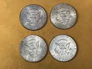 lot 133 image: 4 - Kennedy half dollars