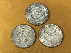 lot 134 image: 3 - Kennedy Half Dollars