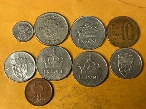 lot 159 image: 9 - Foreign Coins