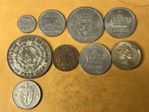 lot 161 image: 9 - Foreign Coins