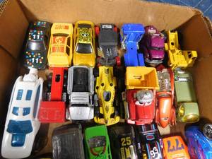 lot 217 image: Flat of die cast cars and more