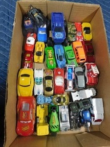 lot 218 image: Flat of diecast cars and more