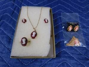 lot 222 image: 2 sets of cameo jewelry