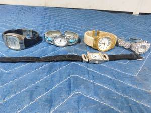lot 228 image: 4 Bracelet style watches and 1 buckle band watch