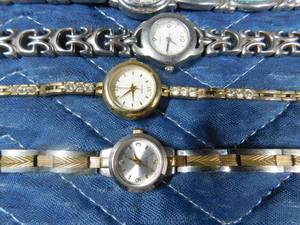 lot 230 image: 5 Ladys watches