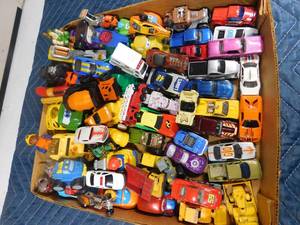 lot 231 image: Flat of Hotwheels, Matchbox, Tonka and more
