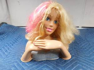 lot 232 image: Hair styling Barbie  head