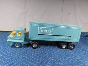lot 242 image: Vintage Sears, Roebuck and co. metal semi and trailer