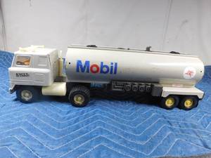 lot 243 image: Lg Vintage metal Mobil semi and tanker
