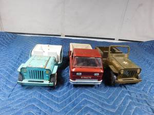 lot 244 image: 2 Vintage metal jeeps and 1 truck