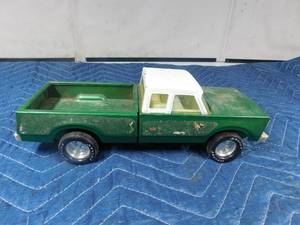lot 247 image: Metai Nylint green truck