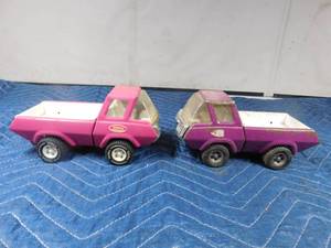 lot 252 image: 2 metal Tonka trucks