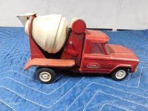 lot 253 image: Vintage metal Tonka cement truck