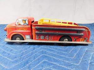 lot 256 image: Vintage tin fire engine