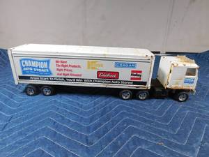 lot 264 image: Metal Crown Champion Stores semi and trailer