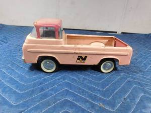lot 269 image: Vintage Metal Nylint Ford truck