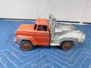 lot 271 image: Vintage metal pick-up truck