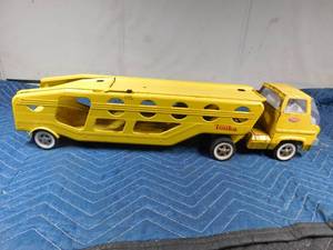 lot 289 image: Metal Tonka car carrier semi and trailer