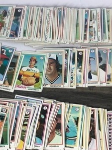 lot 426 image: Lot of approximately 220 Topps 1978 Baseball Cards