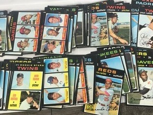 lot 438 image: Lot of approximately 170 plus 1971 Topps Baseball Cards