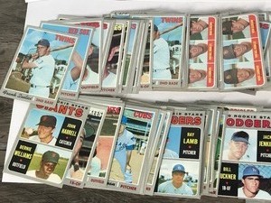 lot 444 image: Lot of approximately 210 - 1970 Baseball Cards