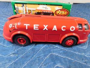 lot 300 image: 1994 Ertl bank replica of 1934 Texaco Diamond tanker
