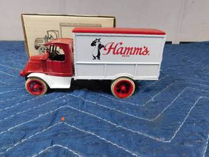 lot 303 image: 1989 Ertl Hamms Mack derlivery truck bank