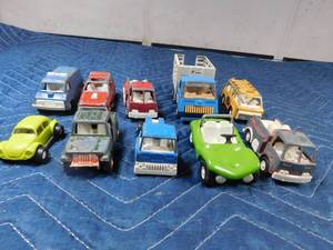 lot 304 image: Box of die cast cars and trucks