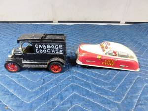 lot 306 image: Ertl bank replica 1913 Ford model T van and tin wind-up fire chief car