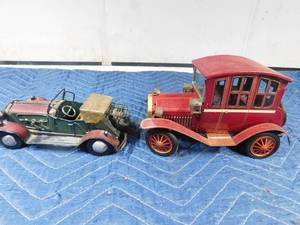 lot 307 image: Tin car and tin ddelivery van
