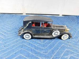 lot 312 image: Vintage1950s Collectable 1928 transistor radio
