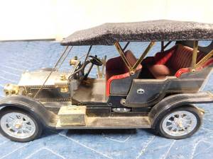 lot 313 image: Vintage 1960s 1910 rolls-royce Ghost AM transistor radio