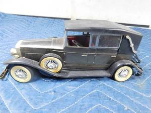 lot 314 image: 1960s Vintage 1928 Lincoln model L radio car