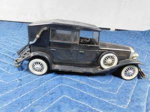lot 315 image: 1960s Vintage 1928 Lincoln model L radio car