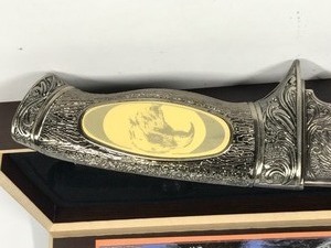 lot 469 image: Large Knife with Eagle Picture on the Handle in Case